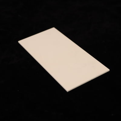 قوة العزل الكهربائي 18-20 كيلو فولت/مم أكسيد الألومنيوم الخزفي للأداء وقوة الضغط 3000 ميجا باسكال