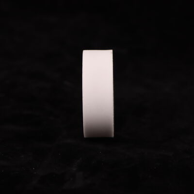 قوة الشد 200 إلى 400 ميجا باسكال من سيراميك أكسيد الألومنيوم الذي يتميز بمعامل يونغ 200 إلى 400 جيجا باسكال وقوة انضغاط تزيد عن 3000 ميجا باسكال للصناعات الثقيلة