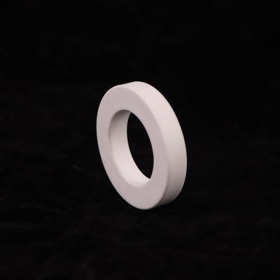 8.9 X 10-6/K التوسع الحراري السيراميك الأبيض أكسيد الألومنيوم مع الأداء والثابت الكهربائي 9.6