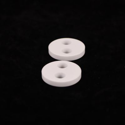 التوسع الحراري 8.9 X 10-6 / K السيراميك الألوميني للقوة الكهربائية والأداء الأمثل