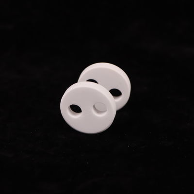 التوسع الحراري 8.9 X 10-6 / K السيراميك الألوميني للقوة الكهربائية والأداء الأمثل