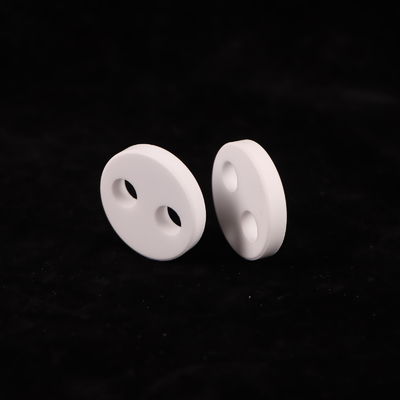 التوسع الحراري 8.9 X 10-6 / K السيراميك الألوميني للقوة الكهربائية والأداء الأمثل