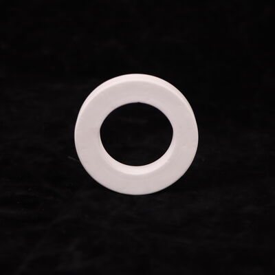 مقاومة العزل فوق 1012 أوم سم سيراميك الألومينا يتميز بقوة انثناء من 200 إلى 400 ميجا باسكال مناسب للمكونات الكهربائية الصناعية