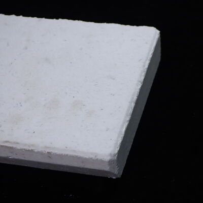 المقاومة الجيدة للصدمات الحرارية أرفف المواقد الكوروندومية المقاومة لدرجات الحرارة تصل إلى 1700 درجة مئوية والسمك المخصص لأثاث المواقد