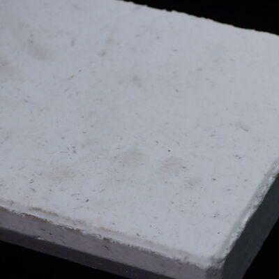 المقاومة الجيدة للصدمات الحرارية أرفف المواقد الكوروندومية المقاومة لدرجات الحرارة تصل إلى 1700 درجة مئوية والسمك المخصص لأثاث المواقد