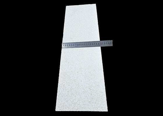 الكثافة الكبيرة من 0.6 إلى 1 غرام لكل سنتيمتر مكعب الطوب الحارق المقاوم للنيران الذي يقدم مقاومة عالية لدرجات الحرارة بشكل استثنائي للعمل الثقيل