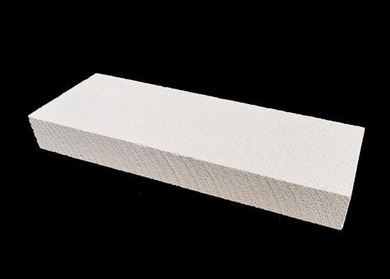 الكثافة الكبيرة من 0.6 إلى 1 غرام لكل سنتيمتر مكعب الطوب الحارق المقاوم للنيران الذي يقدم مقاومة عالية لدرجات الحرارة بشكل استثنائي للعمل الثقيل