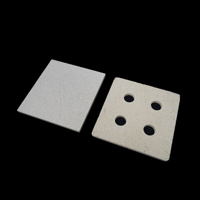 أرفف فرن موليت كورديريت بيضاء، أرفف إطلاق نار الفرن مصممة هندسيًا لتحسين مقاومة الصدمات الحرارية وطول العمر