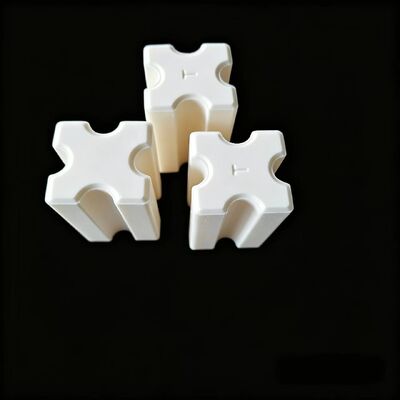 مقاومة الشد 200 إلى 400 ميجا باسكال سيراميك الألومينا يوفر مقاومة عزل تتجاوز 1012 أوم-سم مادة للاستخدامات الكهربائية الصناعية