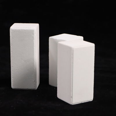 قوة سحق على البارد أكبر من 90 ميجا باسكال، أعمدة أفران مصنوعة من الكوراندوم الموليت وكثافة 2.8 جم/سم3، مصممة للأداء في أنظمة الأفران الصناعية.