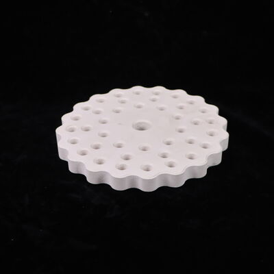 التوصيل الحراري 3.5 إلى 4.5 واط لكل متر كلفن سيراميك موليت مع معامل تمدد حراري 4.5 إلى 5.5 في 10 قوة ناقص 6 لكل كلفن ومسامية أقل من 15 بالمئة