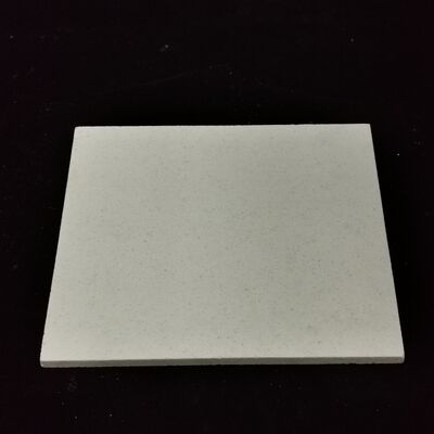 رف الفرن الكوروندوم رف الفرن بقوة الانحناء 45 MPa سطح ناعم النهاية ضمان تشغيل الفرن وطول العمر