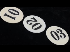 9 صلابة موهز ألومنيوم أكسيد السيراميك مع قوة كهربائية 18-20 كيلو فولت / ملم ونسبة بويسون 0.25